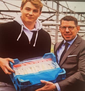 Eerste Westlandse kasasperges voor Burgemeester