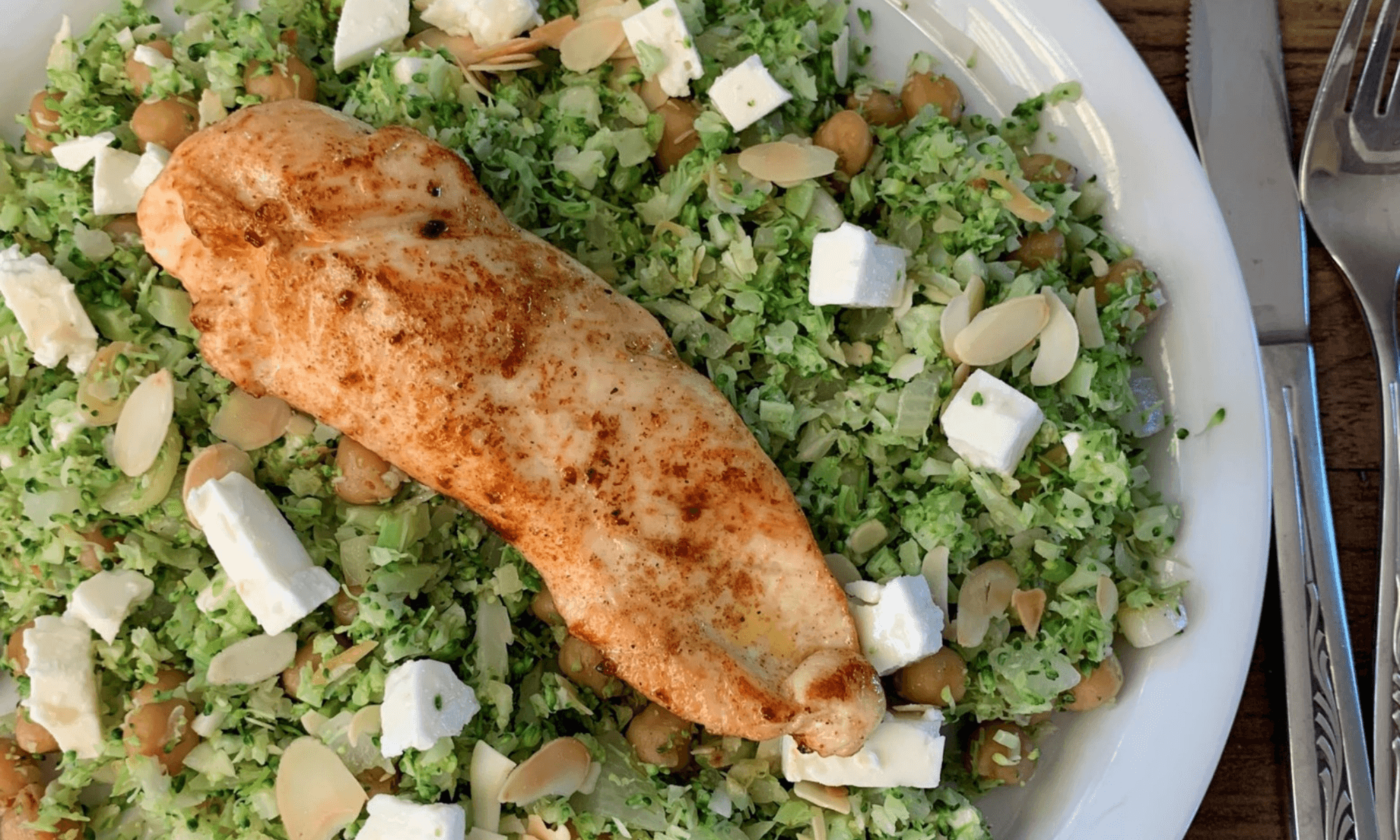 Broccolirijst met kip en feta