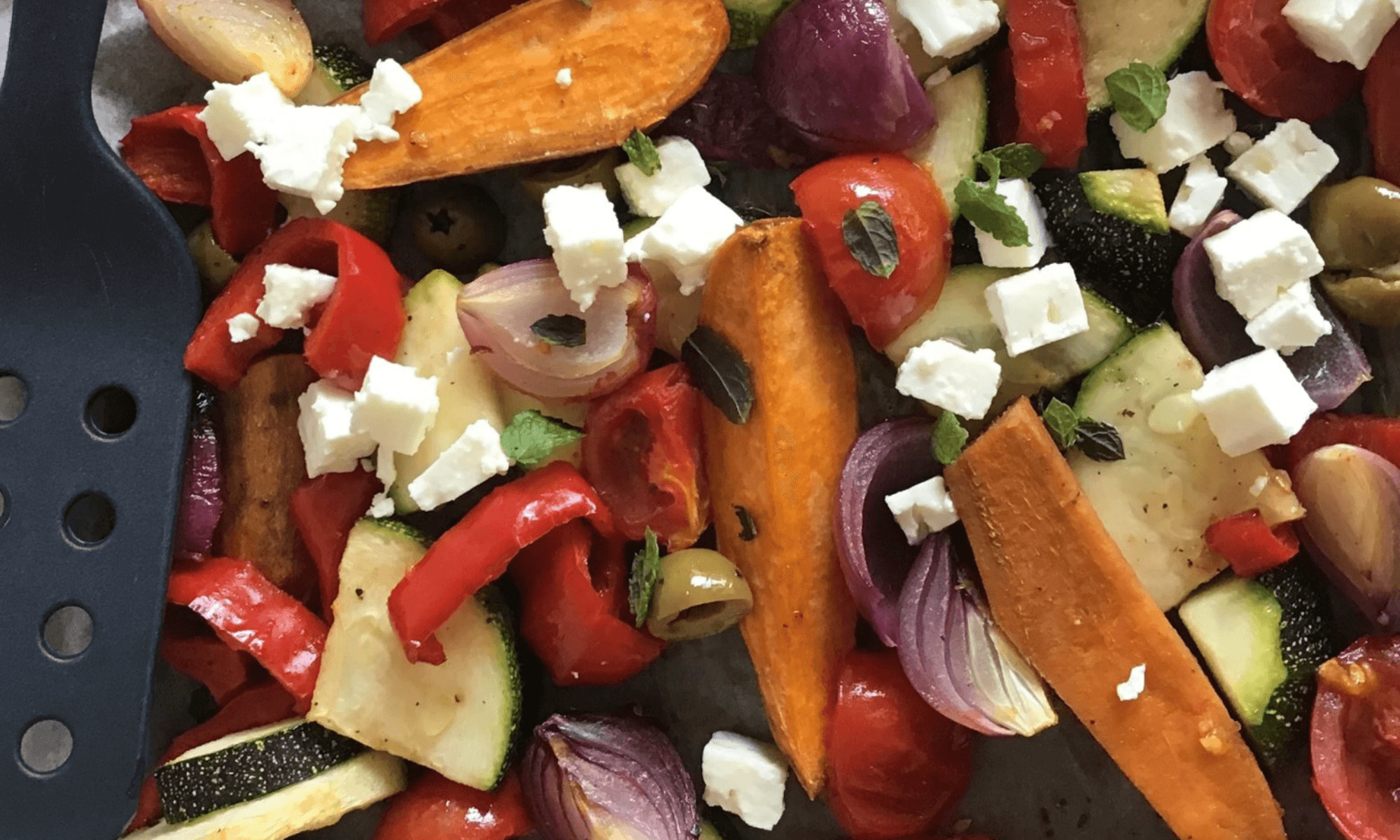 Traybake (zoete aardappel met courgette van de bakplaat)