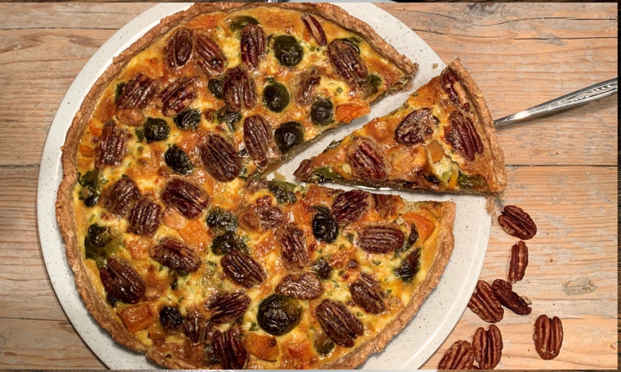 Groentetaart met spruitjes en pompoen