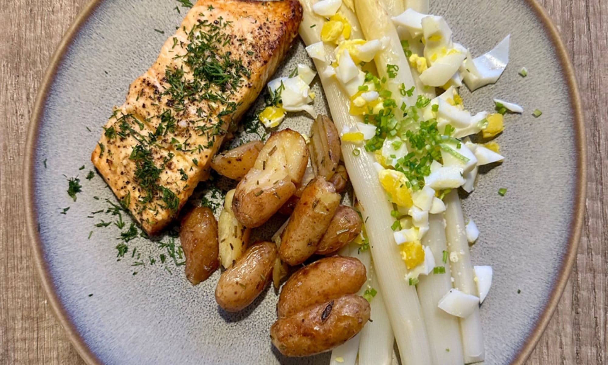 Asperges met zalm en krieltjes